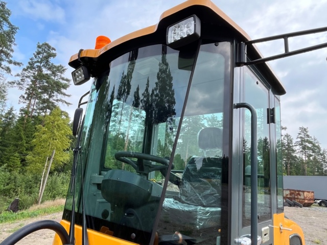 932971-13 Multiloader L20 wheel loader 2022 with equipment