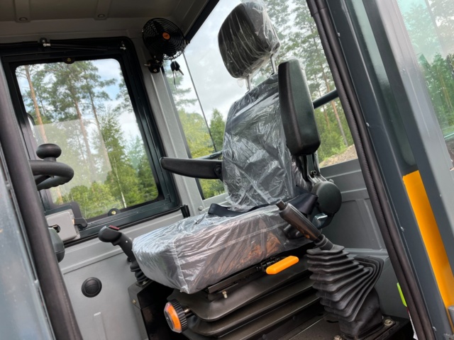 932971-21 Multiloader L20 wheel loader 2022 with equipment