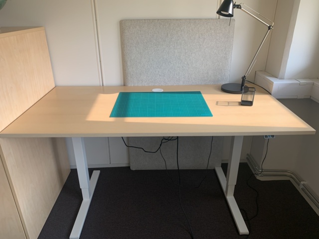 931604-4 Kontorsarbetsplats Höj och sänkbart skrivbord