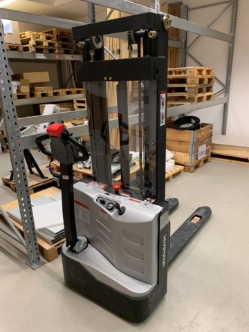 931654-1 Pallet stacker Silverstone ES10-10ES