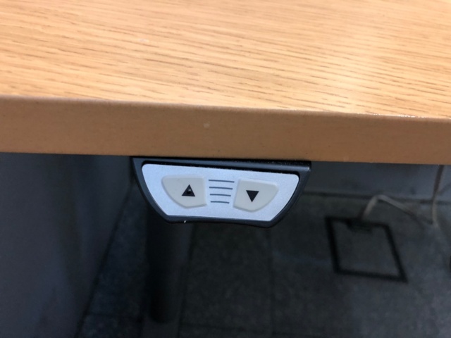 934561-7 Martela sähköpöytä