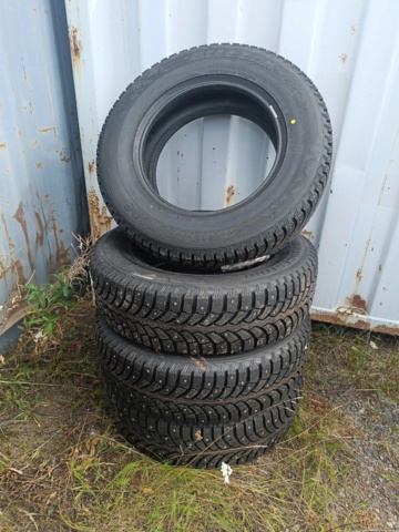 889316-1 New Winter tires Bridgestone Blizzak 215/70 R16