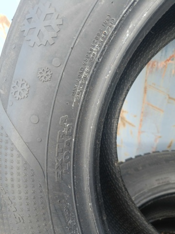 889317-5 New winter tires Kumho I´zen RV 255/65 R17