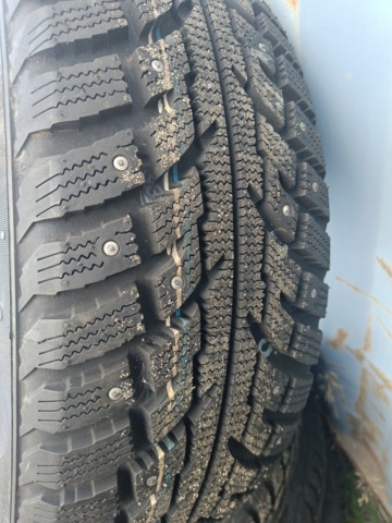 889317-8 New winter tires Kumho I´zen RV 255/65 R17