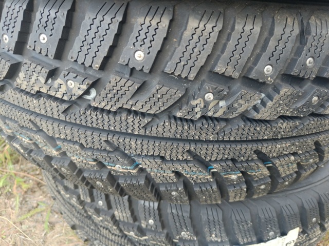 889317-10 New winter tires Kumho I´zen RV 255/65 R17