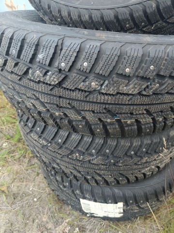 889317-12 New winter tires Kumho I´zen RV 255/65 R17