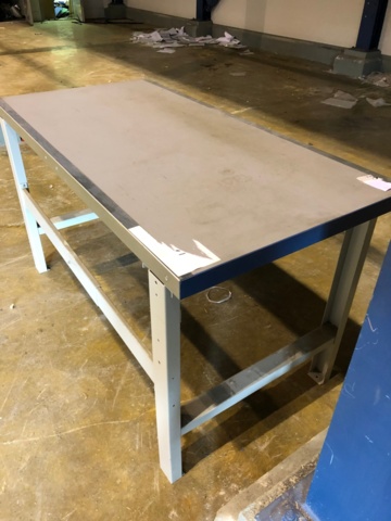 934667-5 Metallinen verstaspöytä