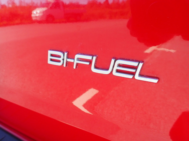 861816-52 Volvo V70 2.4 CNG Automatic, Gas & Petrol - 2005