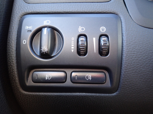 861816-84 Volvo V70 2.4 CNG Automatic, Gas & Petrol - 2005