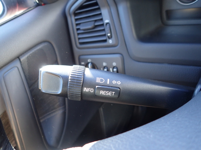 861816-86 Volvo V70 2.4 CNG Automatic, Gas & Petrol - 2005