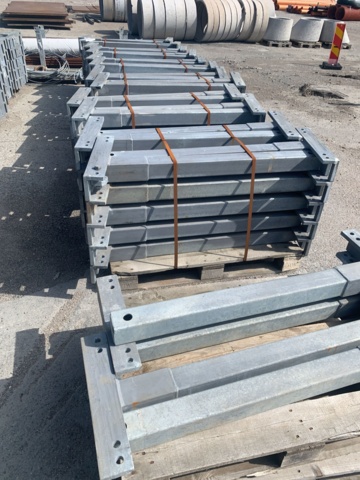 931750-3 Fall protection fence for bridge