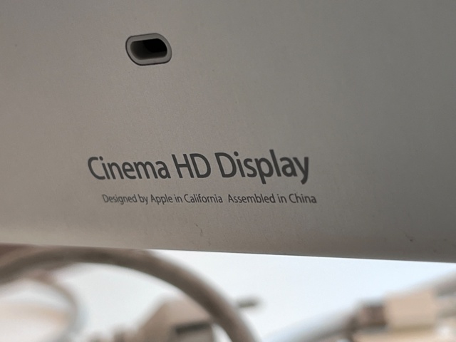 921157-6 Apple Cinema Display (A1082) 23"