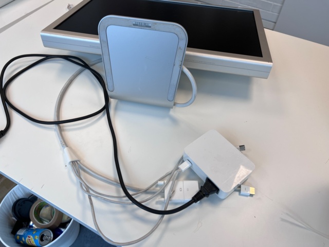 921157-14 Apple Cinema Display (A1082) 23"