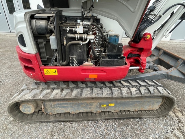 906891-11 6 ton mini excavator, Takeuchi TB260, 2017