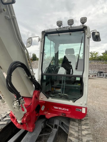 906891-27 6 ton mini excavator, Takeuchi TB260, 2017