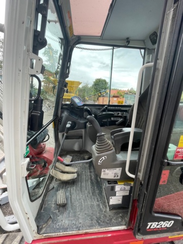 906891-15 6 ton mini excavator, Takeuchi TB260, 2017