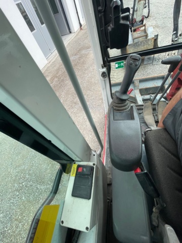 906891-17 6 ton mini excavator, Takeuchi TB260, 2017