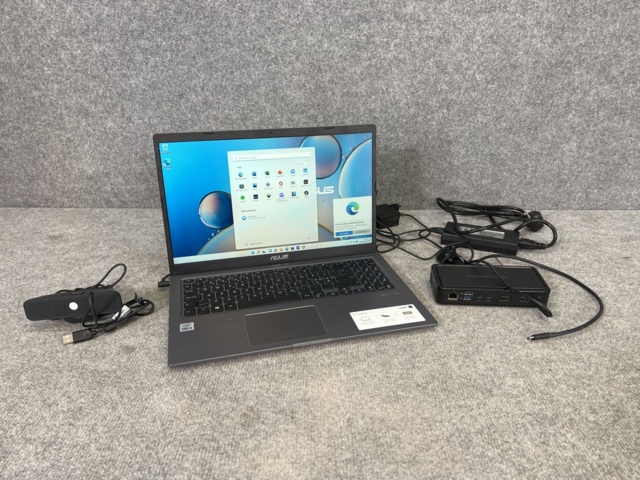 922802-1 Laptop with accessories
