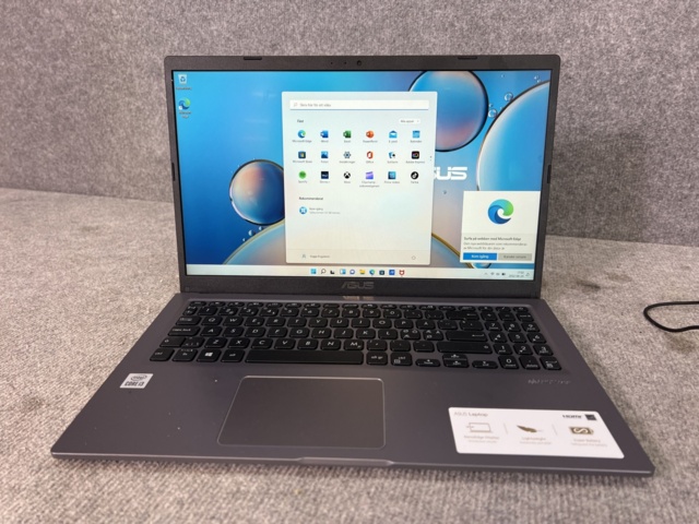 922802-2 Laptop with accessories