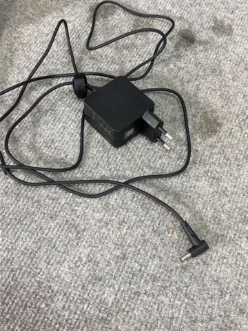 922802-10 Laptop with accessories