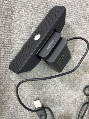 922802-12 Laptop with accessories