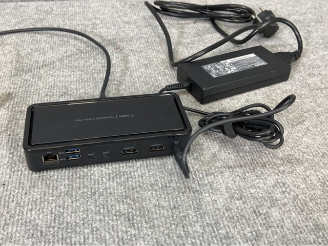 922802-14 Laptop with accessories