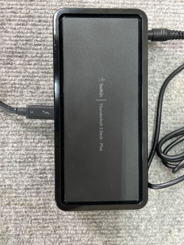 922802-15 Laptop with accessories