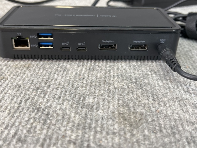 922802-17 Laptop with accessories