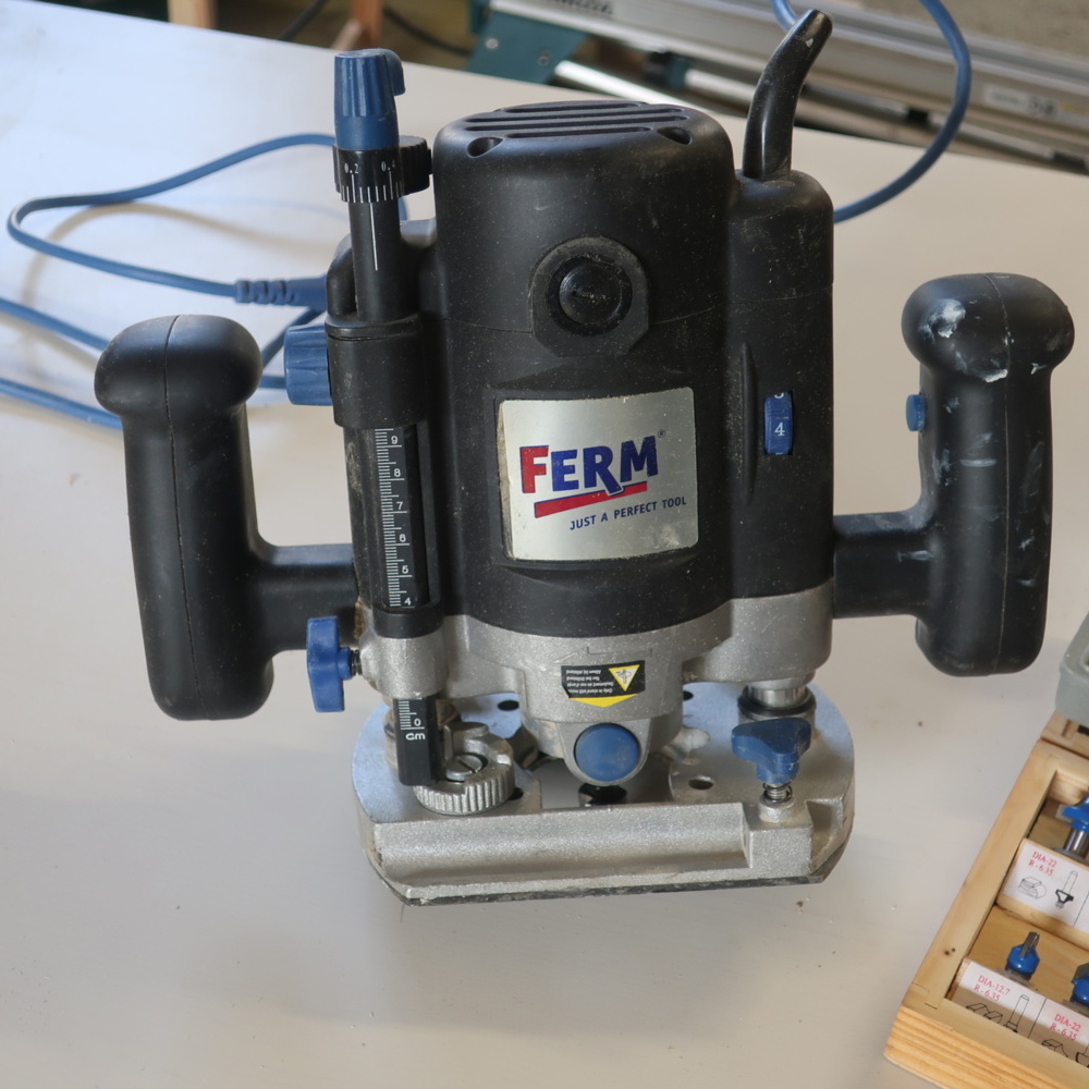 933678-2 Router, Ferm FBF-1200