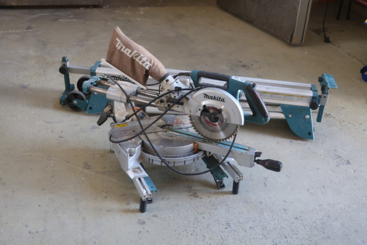 933695-1 Miter saw Makita LS0815FL with bench