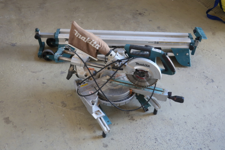 933695-2 Miter saw Makita LS0815FL with bench
