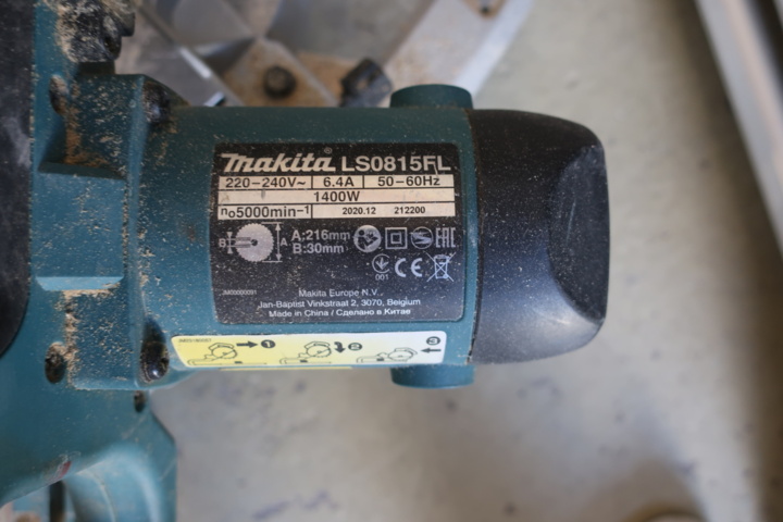 933695-5 Miter saw Makita LS0815FL with bench