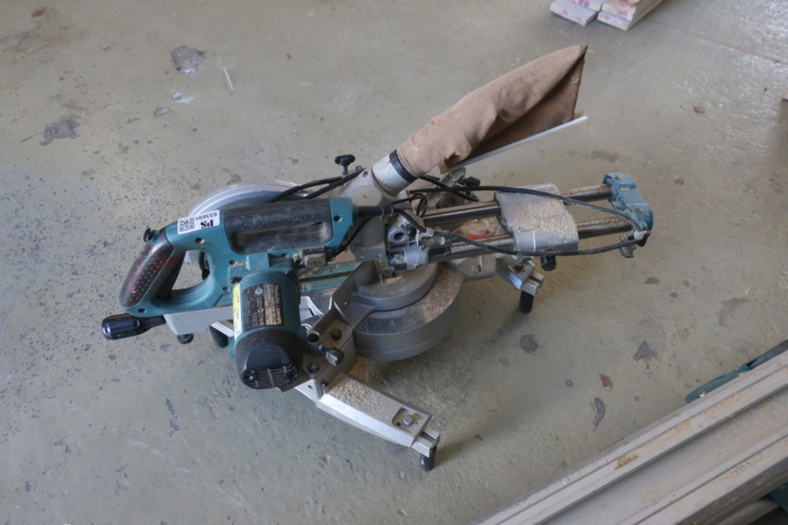 933695-6 Miter saw Makita LS0815FL with bench