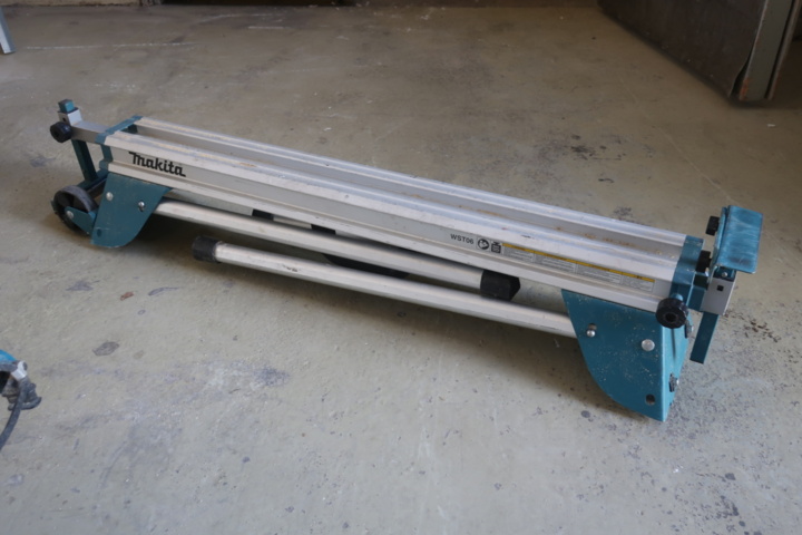 933695-7 Miter saw Makita LS0815FL with bench