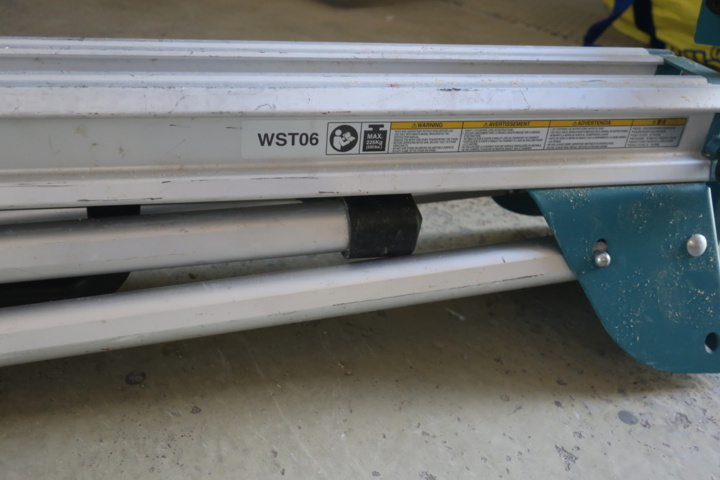 933695-9 Miter saw Makita LS0815FL with bench