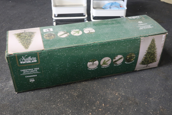 933735-1 Julgran - plastgran med belysning