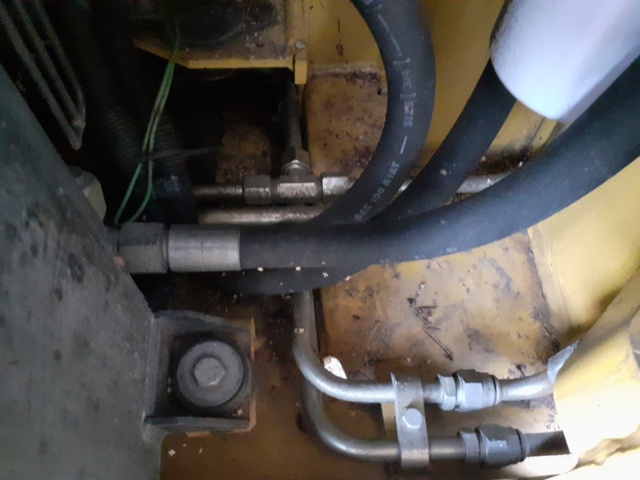 935053-33 Komatsu SK07J incl. tool