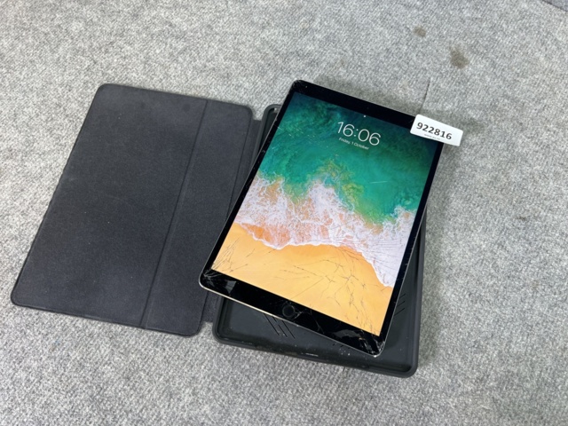 922816-1 iPad Pro Wi-Fi + Cellular A1709, locked and broken screen