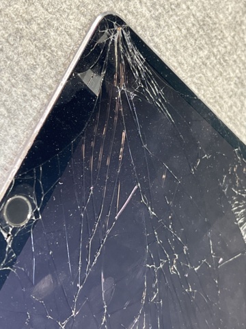 922816-5 iPad Pro Wi-Fi + Cellular A1709, locked and broken screen