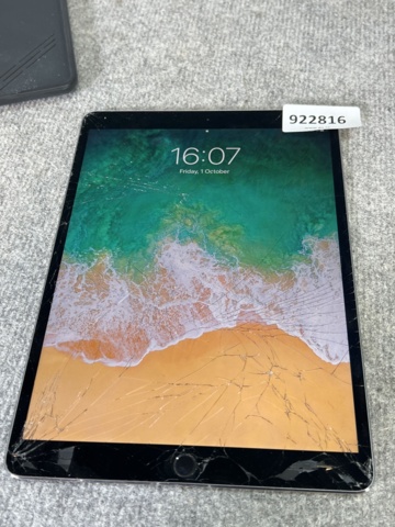 922816-7 iPad Pro Wi-Fi + Cellular A1709, locked and broken screen