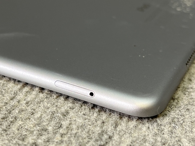 922816-11 iPad Pro Wi-Fi + Cellular A1709, locked and broken screen