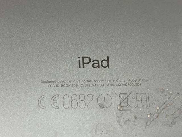 922816-13 iPad Pro Wi-Fi + Cellular A1709, locked and broken screen