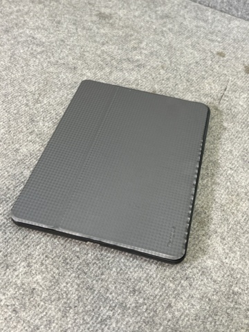922816-12 iPad Pro Wi-Fi + Cellular A1709, locked and broken screen