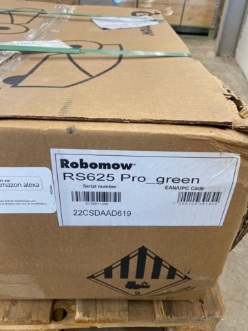 935237-3 Robotic lawnmower Robomow RS625 Pro