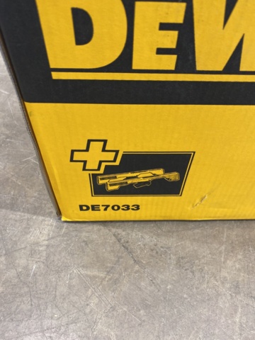 935261-3 Workbench Dewalt DE7033