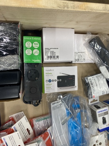 935584-5 Electrical and lighting items etc. Lux, Hidealite, Elko etc