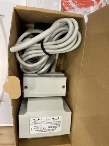 935584-6 Electrical and lighting items etc. Lux, Hidealite, Elko etc