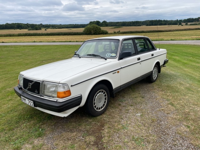 872335-1 Volvo 244 2.3 - 1989