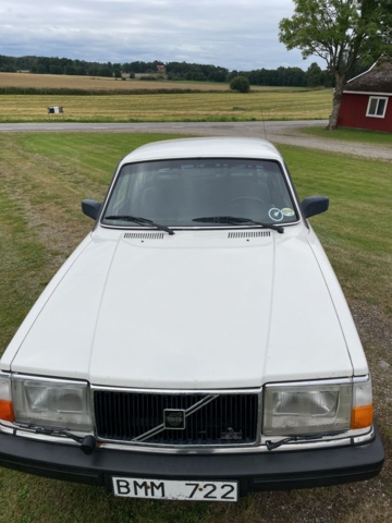 872335-4 Volvo 244 2.3 - 1989