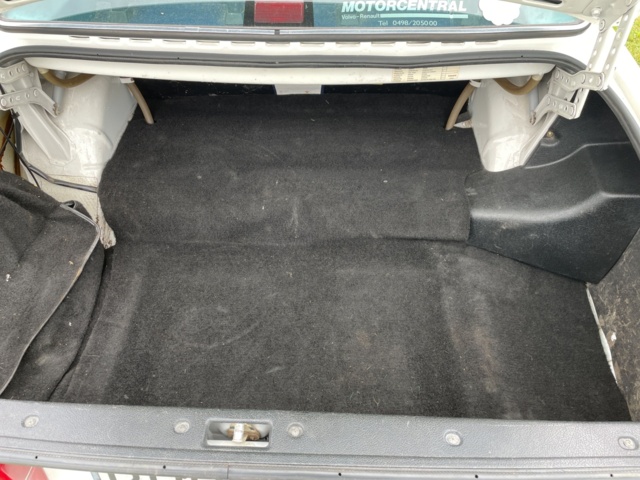 872335-7 Volvo 244 2.3 - 1989